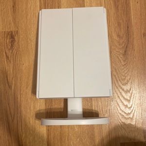 Vivitar Vanity mirror with lights